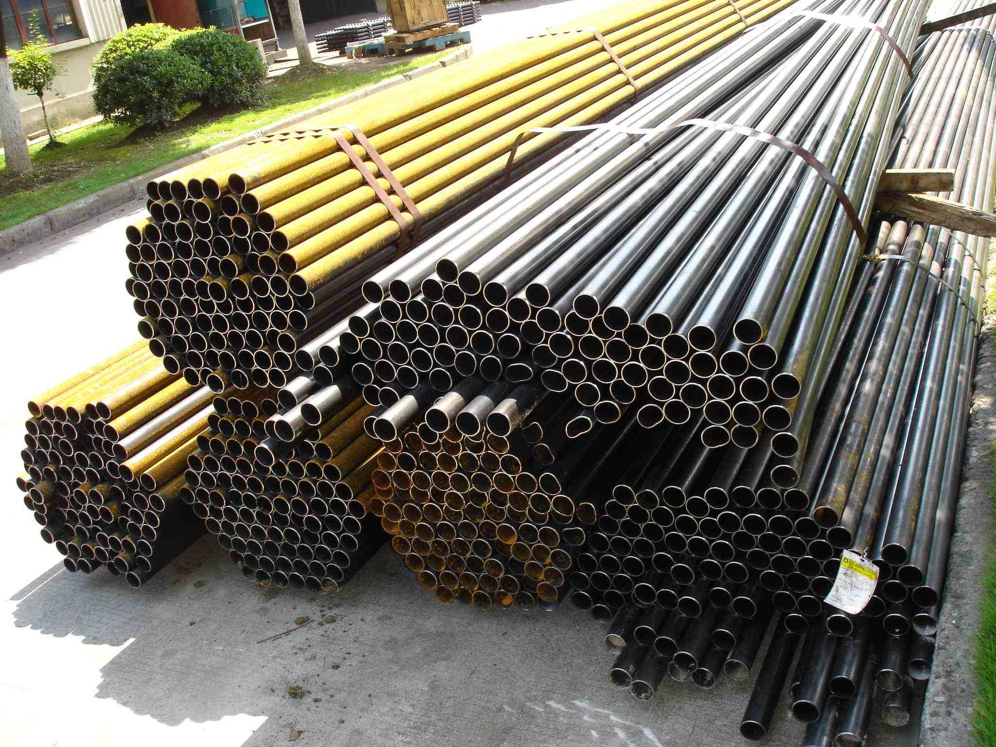 Low carbon steel tubing with seamless