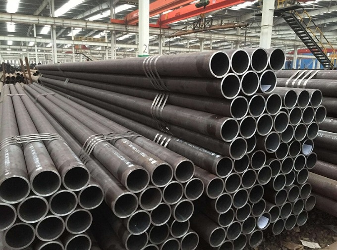 What are the common uses of seamless steel tubes?