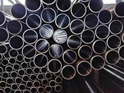What are the material advantages and application areas of hot-rolled seamless steel pipes