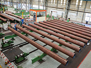 The surface of ASTM A572 welded steel pipe is smooth and defect-free